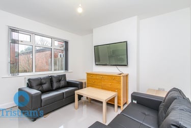 2 bed house, Clifton Boulevard, Nottingham, NG72JH - Image 3