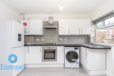 2 bed house, Clifton Boulevard, Nottingham, NG72JH - Image 5