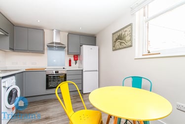 3 bed flat, Derby Road, Nottingham, NG15BB - Image 3