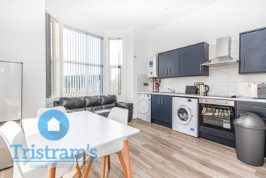3 bed flat, Loughborough Road, Nottingham, NG27JH - Image 1