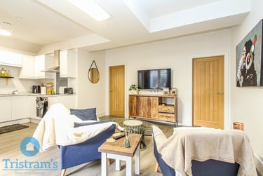3 bed flat, Derby Road, Nottingham, NG15BA - Image 1
