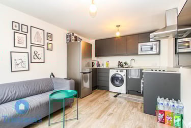2 bed flat, Park Road, Nottingham, NG71JG - Image 2