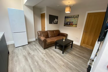 3 bed flat, William Road, Nottingham, NG27QD - Image 2