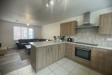 6 bed house, Francis Street, Nottingham, NG74GB - Image 1