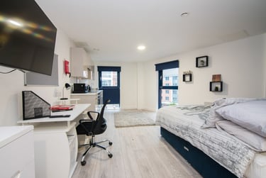 1 bed studio, Talbot Street, Nottingham, NG15GL - Image 1