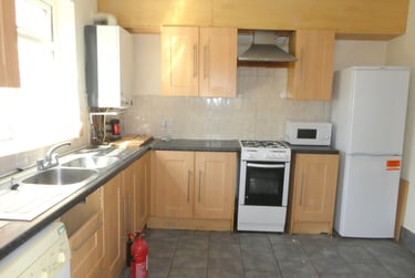 5 bed house, Hall Road, Victoria Park, Manchester, M145HL - Image 2