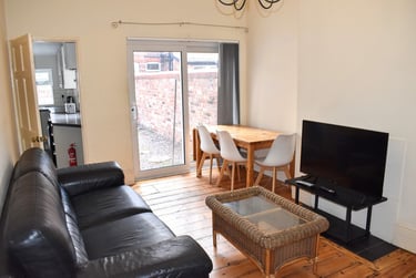 6 bed house, Burton Road, Withington, Manchester, M201HZ - Image 2