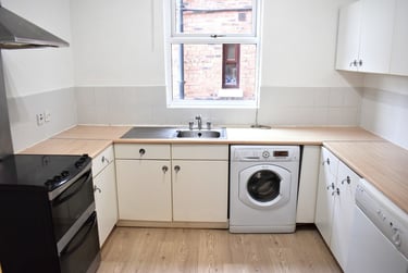 1 bed flat, Hathersage Road, Rusholme, Manchester, M130HY - Image 2