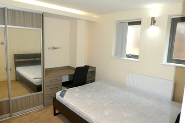 2 bed flat, Park Crescent, Manchester, M145DU - Image 3