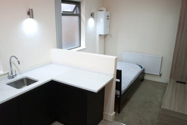 1 bed studio, Park Crescent, Manchester, M145DU - Image 3