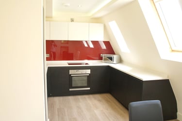 3 bed flat, Park Crescent, Manchester, M145DU - Image 2