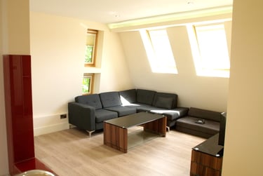 3 bed flat, Park Crescent, Manchester, M145DU - Image 1