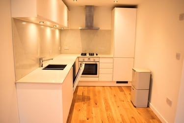 2 bed flat, Edge Lane, Chorlton, Manchester, M219JF - Image 3