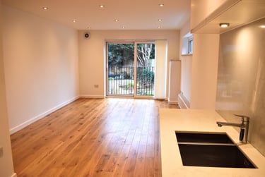 2 bed flat, Edge Lane, Chorlton, Manchester, M219JF - Image 4