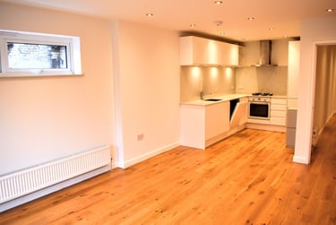 2 bed flat, Edge Lane, Chorlton, Manchester, M219JF - Image 1