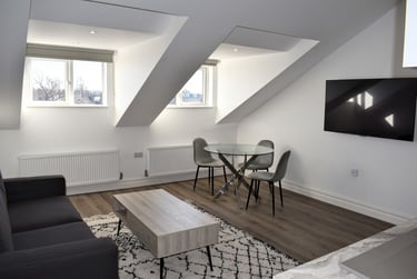 1 bed flat, Wilmslow Road, Withington, Manchester, M203BW - Image 1