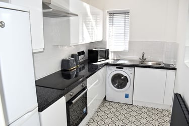 2 bed flat, Longford Place, Longsight, Manchester, M145GR - Image 2