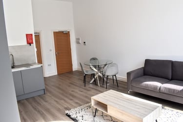 1 bed flat, Wilmslow Road, Withington, Manchester, M203BW - Image 3