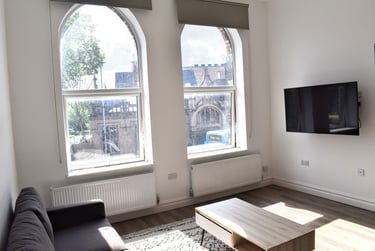 1 bed flat, Wilmslow Road, Withington, Manchester, M203BW - Image 2