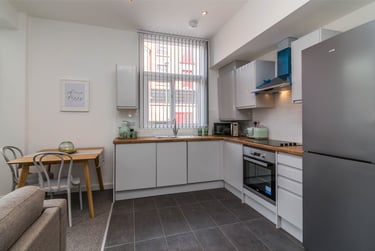 2 bed flat, Gamble Street, Nottingham, NG74GE - Image 2