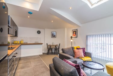 2 bed flat, Gamble Street, Nottingham, NG74GE - Image 1