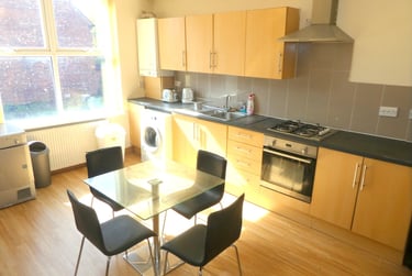4 bed flat, Parsonage Road, Withington, Manchester, M204PT - Image 1