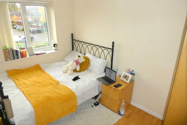 3 bed flat, Stretford Road, Hulme, Manchester, M154AY - Image 1