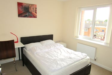 2 bed flat, Stockport Road, Manchester, M139AH - Image 2
