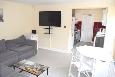 6 bed house, Mornington Crescent, Fallowfield, Manchester, M146DE - Image 1