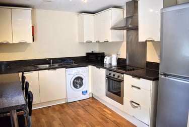 4 bed flat, Plymouth Grove, Longsight, Manchester, M130LX - Image 10