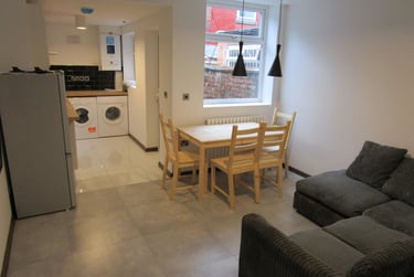 3 bed house, Newport Street, Rusholme, Manchester, M144BN - Image 3