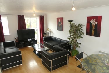 3 bed flat, Chorlton Road, Hulme, Manchester, M154AP - Image 1
