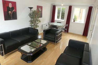 3 bed flat, Chorlton Road, Hulme, Manchester, M154AP - Image 2