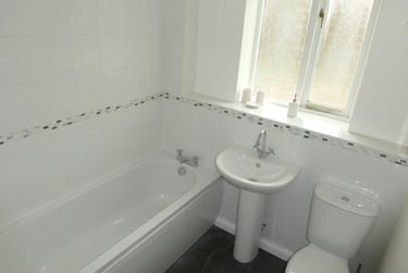 3 bed flat, Chorlton Road, Hulme, Manchester, M154AP - Image 5