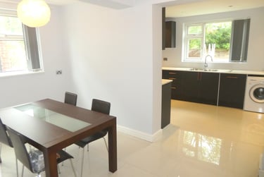 6 bed house, Austin Drive, Didsbury, Manchester, M206EB - Image 1