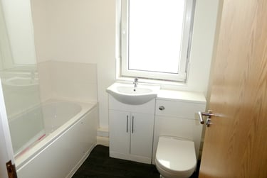 2 bed flat, Wilmslow Road, Victoria Park, Manchester, M145AQ - Image 2