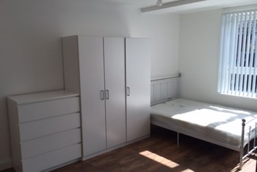 1 bed studio, Wilmslow Road, Victoria Park, Manchester, M145AQ - Image 2