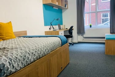 En Suite 8 Bed - Image 2