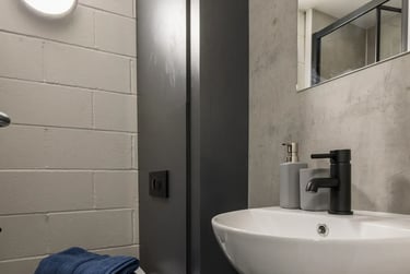 9 Bed En Suite Flat at Meadowside Court, 19 Bell Street, Dundee, City Centre, Dundee, DD11HP - Image 4