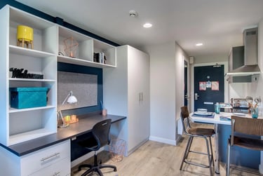 Gold Two Bed Ensuite - Image 3