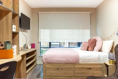 Large Studio - Image 1