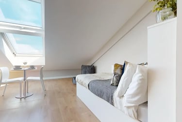 Penthouse Studio at Centro House, Wellgreen Place, City Centre, Stirling, FK82EG - Image 1