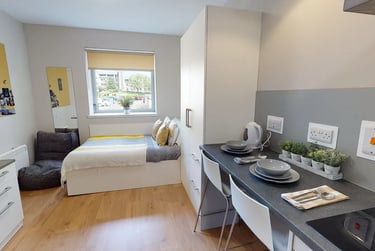 Classic Studio at Centro House, Wellgreen Place, City Centre, Stirling, FK82EG - Image 1