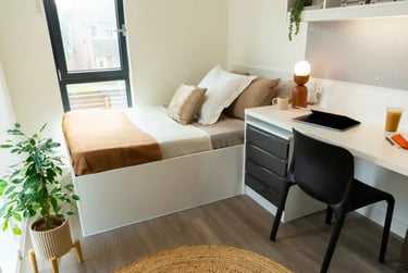 Club En-suite Cluster Room at Currus Court, Rhodaus Town, St Dunstans, Canterbury, CT12RH - Image 1