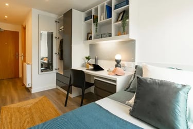 Luxe En-suite Cluster Room at Currus Court, Rhodaus Town, St Dunstans, Canterbury, CT12RH - Image 1