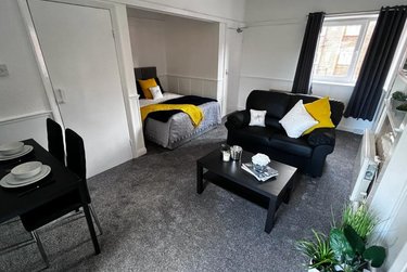 1 bed studio, Cumberland Court, Burley, Leeds, LS63BN - Image 2