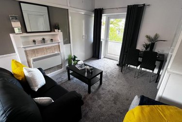 1 bed studio, Cumberland Court, Burley, Leeds, LS63BN - Image 3