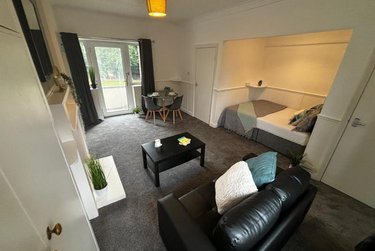 1 bed studio, Cumberland Court, Burley, Leeds, LS63BN - Image 2