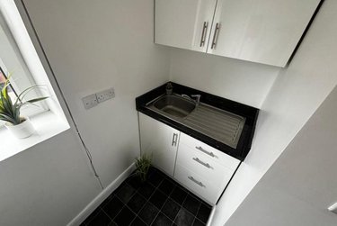 1 bed studio, Cumberland Court, Burley, Leeds, LS63BN - Image 5