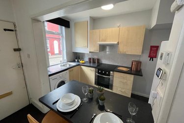 2 bed house, Glebe Avenue, Kirkstall, Leeds, LS53HN - Image 2
